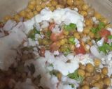 A picture of step 5 of Street Style Mix Chaat.