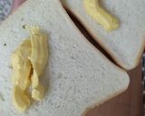 Foto langkah ke 1 dari resep Sarapan sat-set roti bakar teflon mentega.