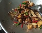 Foto langkah ke 3 dari resep Oseng Tulang Jambal.