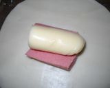 Foto del paso 3 de la receta: Empanadas salchicha, queso y tomate
