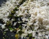 A picture of step 3 of Green Chickpeas Poha.
