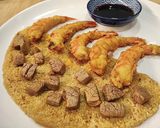 Foto del paso 9 de la receta: Gamba roja con harina de garbanzo y cous cous de mango con dados de solomillo de ternera lechal