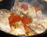 Foto del paso 3 de la receta: Contramuslos de pularda guisados con pimientos