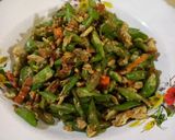 Foto langkah ke 6 dari resep Oseng Buncis Telur Saos Hoisin.