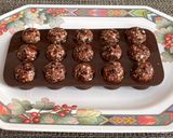 A picture of step 8 of Cashew-Berries Dark Chocolate Bites.