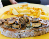 Foto del paso 1 de la receta: Atún a la plancha con patatas fritas y ensalada verde!!!