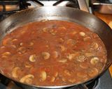 Foto del paso 4 de la receta: MUSLOS DE POLLO A LA CAZADORA (CHASSEUR), FRANCÉS. JON STYLE