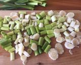 Foto del passaggio 1 della ricetta 41 • "Revuelto" di aglio giovane e gamberi 🇪🇸