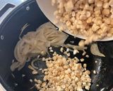 Foto del paso 3 de la receta: Pollito con rajas y elote