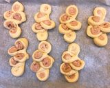 Hình bước làm 5 của món Bánh mì xúc xích mặn ngọt