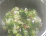 A picture of step 3 of Broccoli Almond Soup.