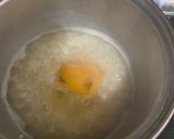 A picture of step 2 of Egg rice porridge with lump crab meat.