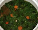 Foto langkah ke 2 dari resep Sayur Bening Daun Kelor.