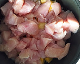 Foto del paso 1 de la receta: Pollo con piña al vino tinto