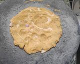 A picture of step 5 of Thalipeeth😋.