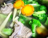 Hình bước làm 2 của món Canh Bông Cải Nấu Sườn