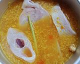 Foto langkah ke 2 dari resep Sup Ikan Kuning.