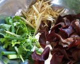 รูปขั้นตอนการทำที่ 3 ของ ผัดขิงอกไก่ สูตรใส่เหล้าจีน