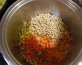 Foto del paso 1 de la receta Sopa de coliflor, zanahoria, garbanzos de soja blanca y gambas