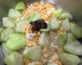 Foto langkah ke 3 dari resep Oyong tumis Telur.