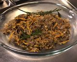 Une image de l'étape 10 de Poêlée de chanterelles à l oignon de roscoff et romarin frais.