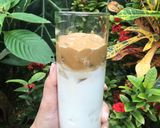 Foto langkah ke 3 dari resep Viral!!! Dalgona Coffee (No Mixer, No Wisk).
