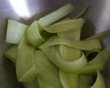 Une image de l'étape 1 de Maki saumon/concombre.