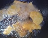 A picture of step 6 of Aloo ke crispy pakorey.
