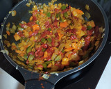 Foto del paso 3 de la receta: Quinoa especiada con pimientos y cebolla