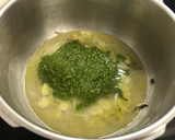 Foto del paso 4 de la receta: Receta fusión: Pasta negra con pesto de almendras, ajo confitado y un toque picante 🌶