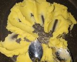 Hình bước làm 3 của món Ăn dặm cho bé: Bánh trung thu khoai lang