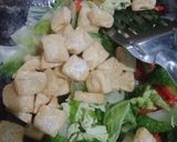Foto langkah ke 3 dari resep Tumis Tahu Sawi Putih.