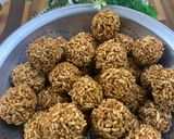 A picture of step 7 of Murmuray ke ladoo.