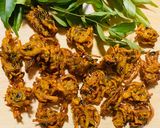 प्याज़ के पकौड़े करी फ़्लेवर (Pyaz ke pakode kari flavour recipe in Hindi) रेसिपी चरण 4 फोटो