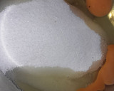 Foto del paso 1 de la receta: Bizcochuelo con pasas de uva y chocolate