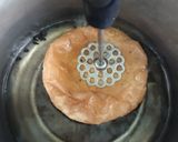 Foto del paso 2 de la receta: Buñuelos de tortilla de harina, fáciles y económicos
