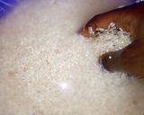 A picture of step 1 of Tuwon shinkafa.