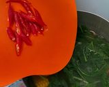 Foto langkah ke 2 dari resep Sayur Bayam Bening Jagung Manis & Wortel.