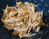 Foto langkah ke 2 dari resep Ayam Suwir Kemangi |masakanrumahansehari-hari.