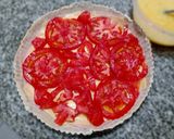 Foto del paso 2 de la receta: Tarta rápida de jamón, queso, tomate y huevo