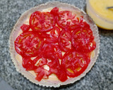 Foto del paso 2 de la receta: Tarta rápida de jamón, queso, tomate y huevo