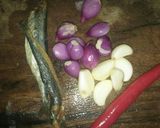 Foto langkah ke 1 dari resep Nasi Goreng Ikan Asin.