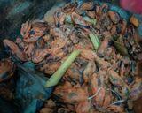 Foto langkah ke 3 dari resep Ungkep kerang goreng.