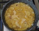 Foto langkah ke 3 dari resep Potato Omelette.