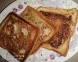 A picture of step 5 of Special fried bread with egg.