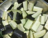 Foto langkah ke 2 dari resep Terong Tumis Saus Tiram.