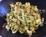 Une image de l'étape 3 de Mijoté de puntarelle fenouil courgettes aux épices et chips de porc.