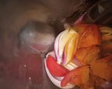 A picture of step 2 of Aloo mater ka simple salan.