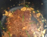 Foto del paso 9 de la receta: Salteado de noodles de arroz con cerdo