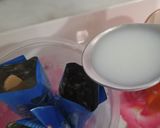 A picture of step 2 of Oreo chocolaty choco barاوریو چاکلیٹی چوکو بار.